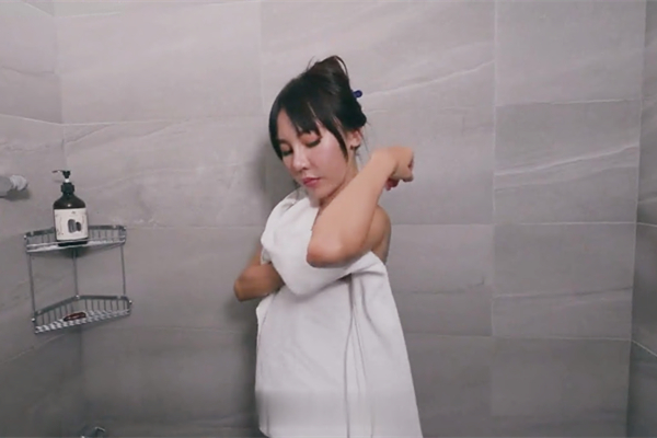 高三男生与后妈之间的秘密约定菲菲